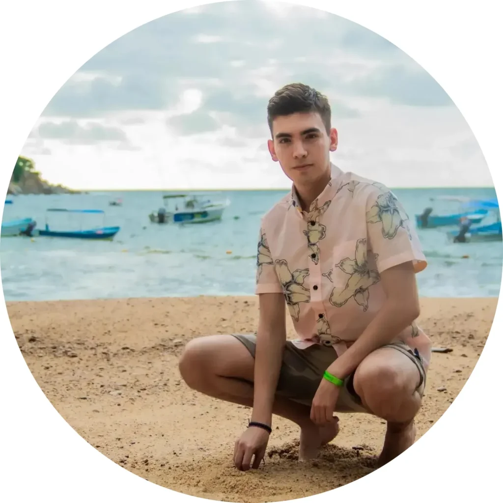 Christofer Saenz - Estudiante de la academia de inglés “Let’s English School” .