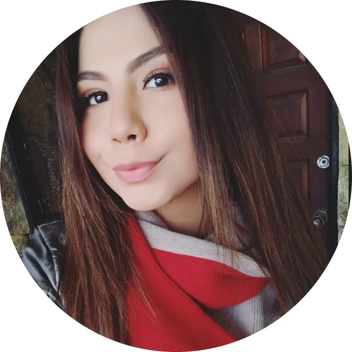Yadhira Marroquin - Estudiante de la academia de inglés “Let’s English School” .